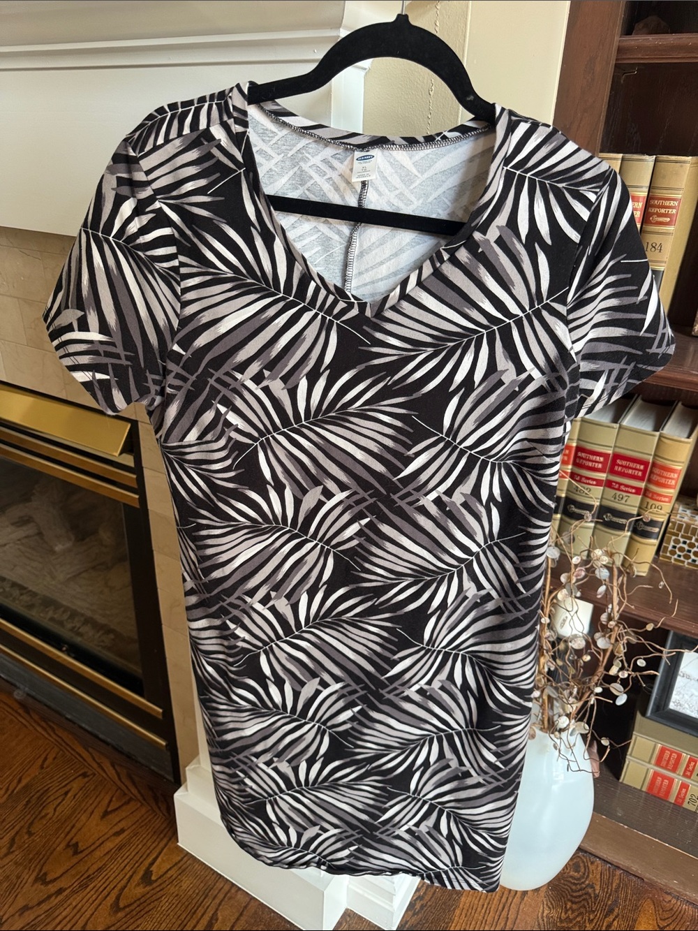 Old Navy Black & White Palm Leaf V-Neck Dress xl